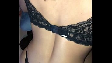 妻も、賭けも失った。セクシーな若妻が、臆病な夫が賭けで負った借金を返すために、マンコを差し出さなければならない。  | アダルト動画